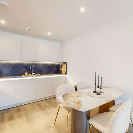 Modernistic 2 Bed - 2 Bath Flat Near Central London Exterior photo