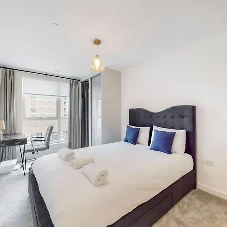 Modernistic 2 Bed - 2 Bath Flat Near Central London Exterior photo
