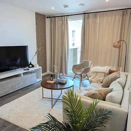 Modernistic 2 Bed - 2 Bath Flat Near Central London Exterior photo